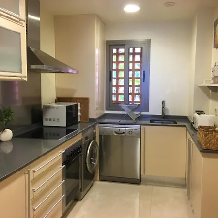 Daire Spacious 3br In New Golden Mile, Ideal For Families & Long